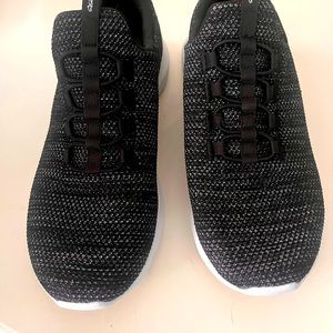 Sketchers new size 6